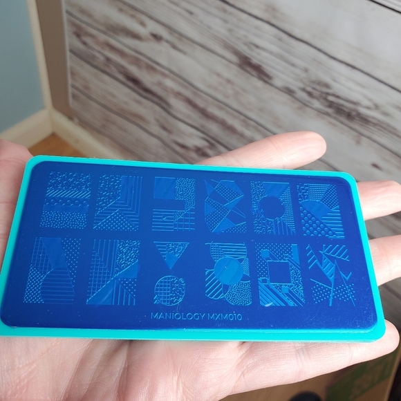 Maniology Mani x Me 80's Memphis Mod  Nail Stamping Plates MXM009 MXM010 - Picture 4 of 5